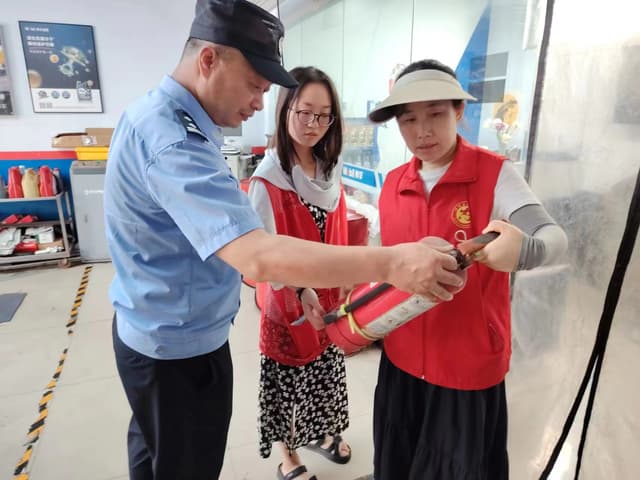 杜甫路街道宋园社区:“党建红”引领“网格蓝”撬动营商环境“大变革”